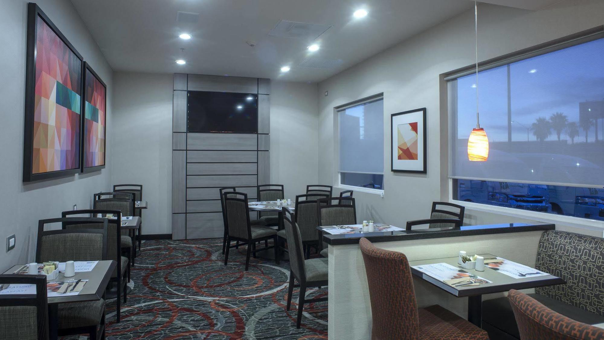 Holiday Inn Express & Suites Chihuahua Juventud By Ihg Esterno foto